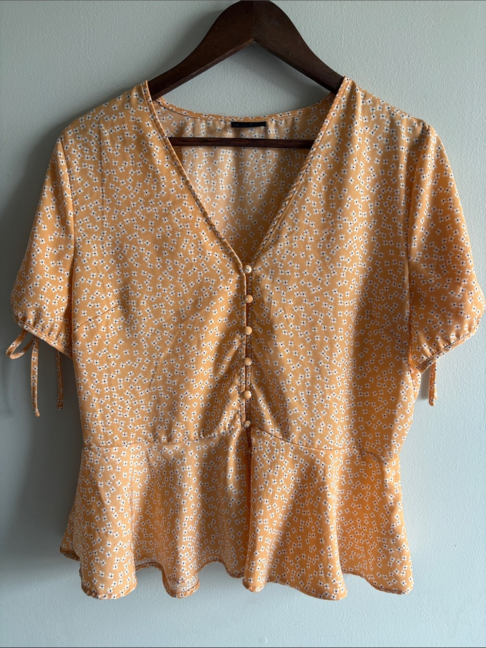 Who What Wear‎ Yellow Floral Peplum Blouse V-Neck Button Front Tie Sleeve Top